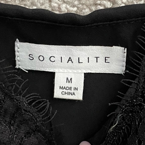 BLACK TANK LACE TRIM V NECK - Picture 3 of 3